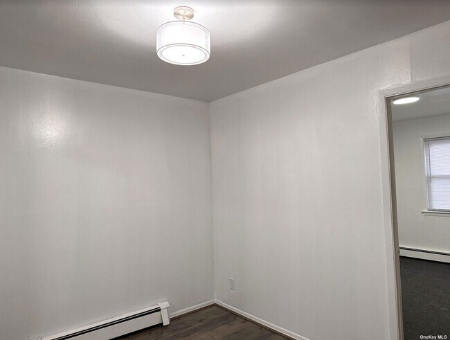 Building Photo - 94-31 46th Ave