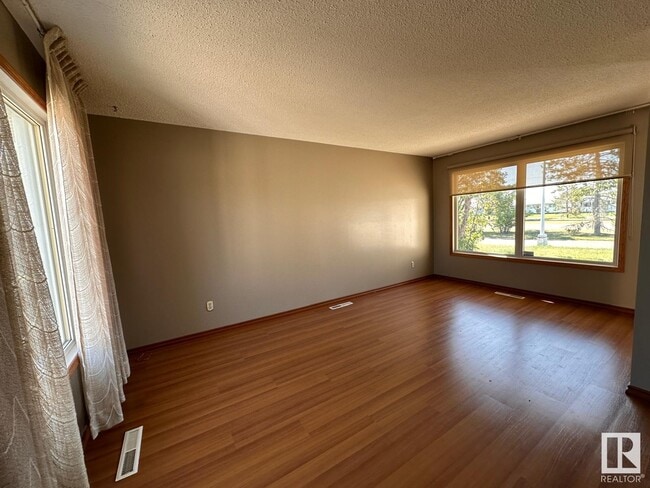 Building Photo - 7308-7137 137 Ave NW