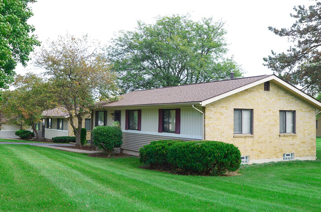 Building Photo - Oak Meadows