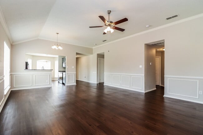 Building Photo - 2844 Claremont Dr