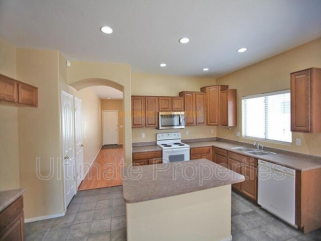 Building Photo - 3605 N 129th Ave
