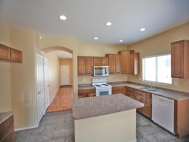 Foto del edificio - 3605 N 129th Ave