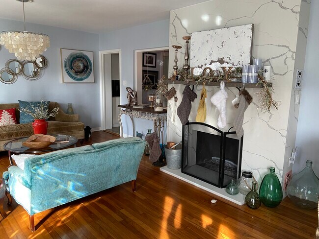 Building Photo - 329 57th Ave S