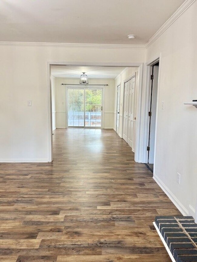 Foto del edificio - 107 Clairmont Rd NE