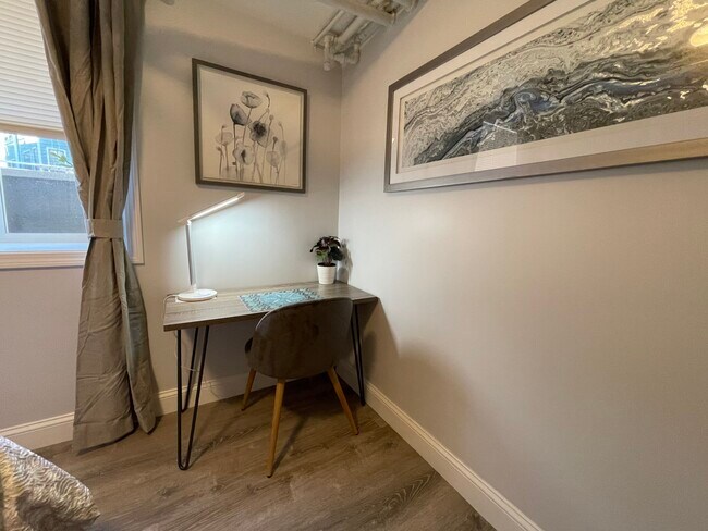 Building Photo - 52 Irving St