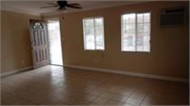 Foto del edificio - 6672 Rose Ellen Ave