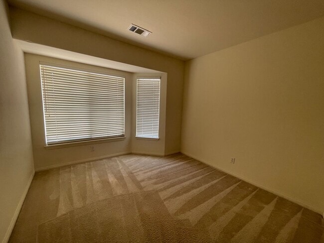 Building Photo - Modern Living in California City