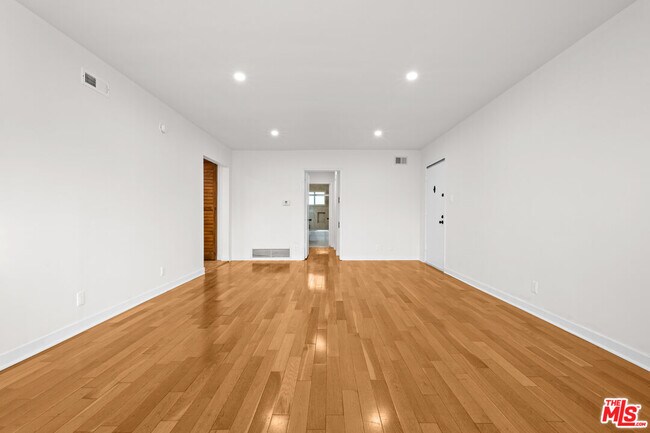 Foto del edificio - 354 S Camden Dr