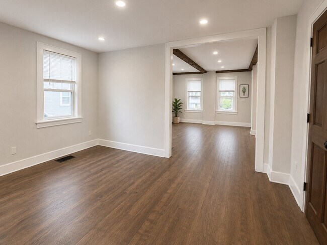 Building Photo - 16 Hazelnut Pl