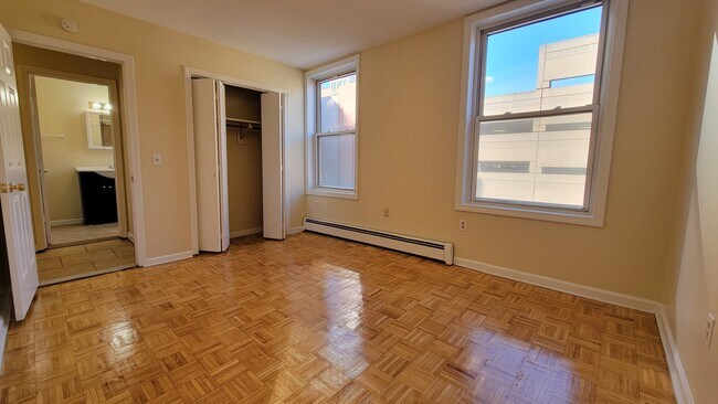 Building Photo - 338 Orange St
