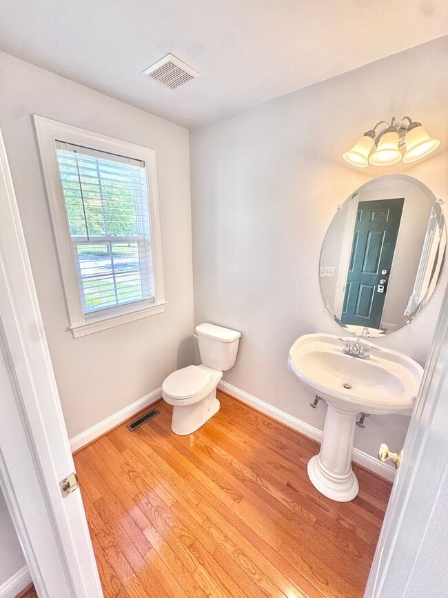 Building Photo - THREE BEDROOM/2.5 BATH TOWNHOME in EAST PENN School District
