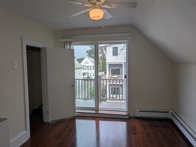 Foto del edificio - 76 Cameron Ave