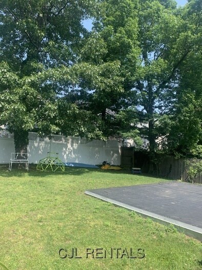 Building Photo - 96 Prentice St