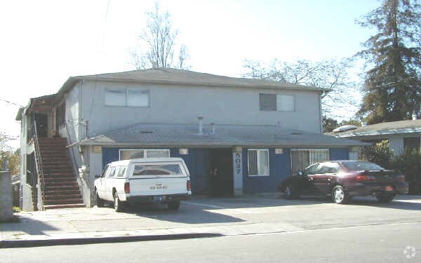 Building Photo - 5037 Fairfax Ave