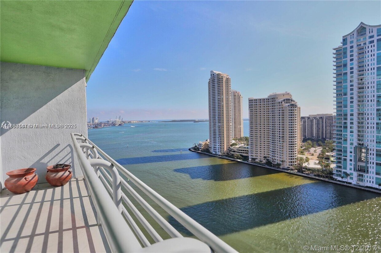 Foto principal - 325 S Biscayne Blvd