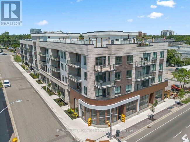 Building Photo - 123-123 Maurice Dr