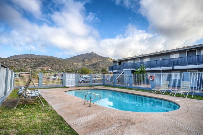 Building Photo - Desert Cove Manor