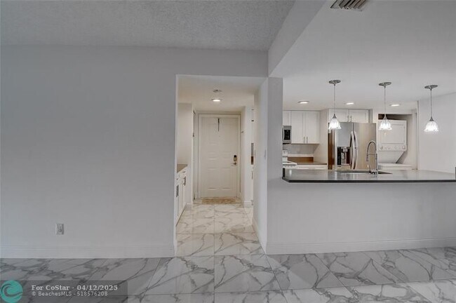 Foto del edificio - 7571 Greenlake Way