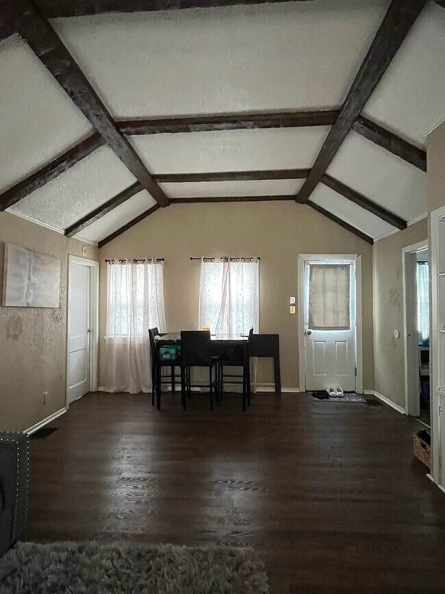 Foto del edificio - 18 Meadowlawn Dr