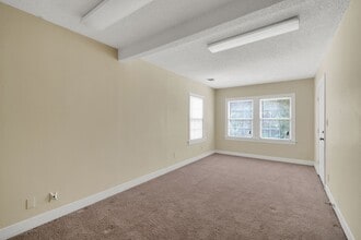 Building Photo - 1939 Richmond Ave