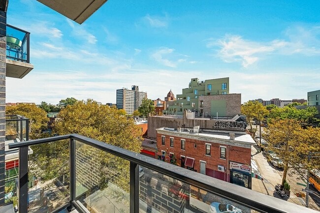 Building Photo - 401 Rutland Rd