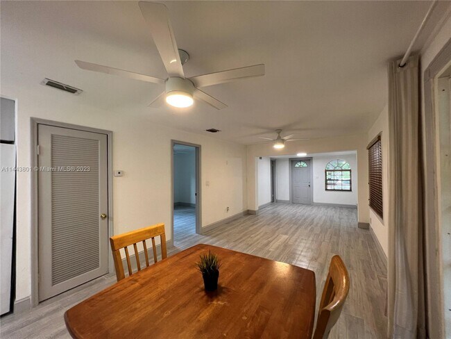 Building Photo - 455 NE 165th St