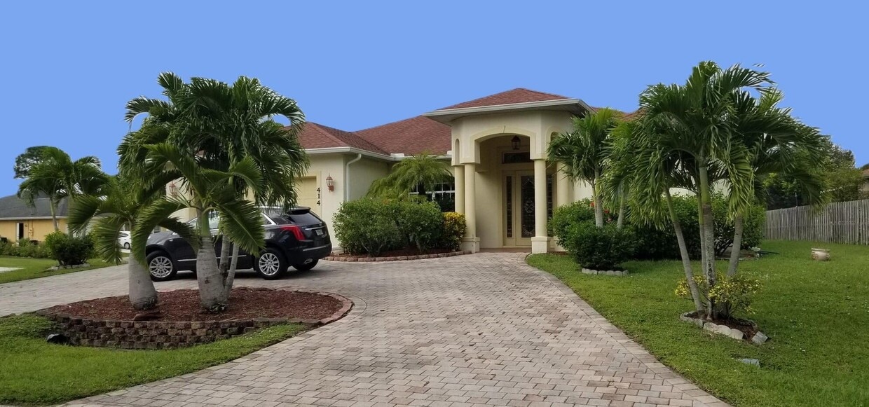 Foto principal - 414 SW Cherryhill Rd