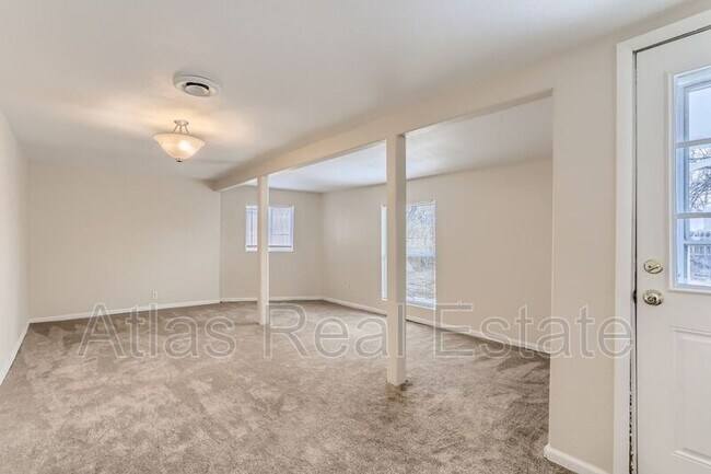 Building Photo - 922 Victor St