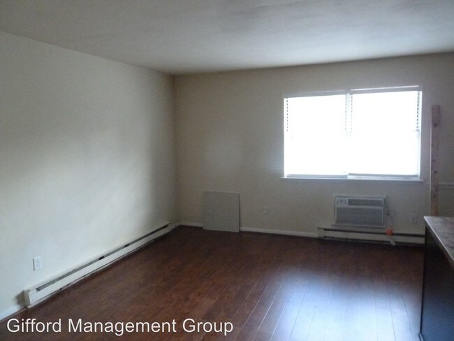 Building Photo - 320 Ashlawn Dr