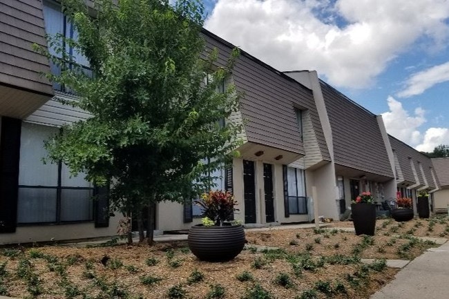 Building Photo - Maison De Ville