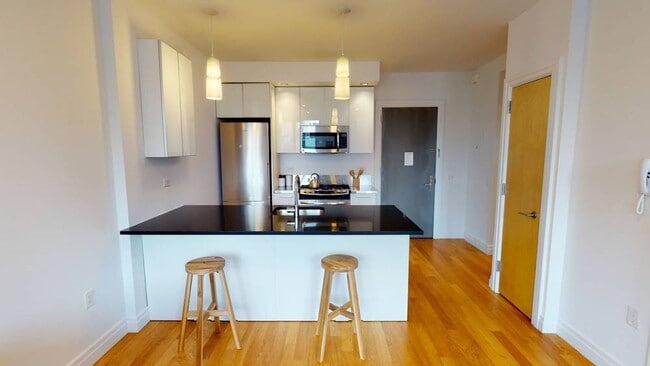 Building Photo - 550 W 54th St