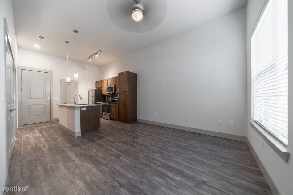 Primary Photo - 1 br, 1 bath Flat - 995 W Bethany Dr