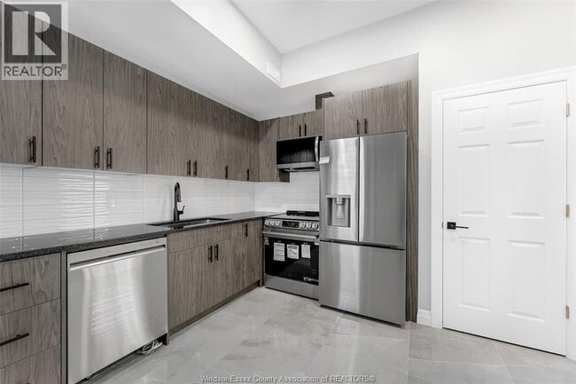 Building Photo - 700 Brock St