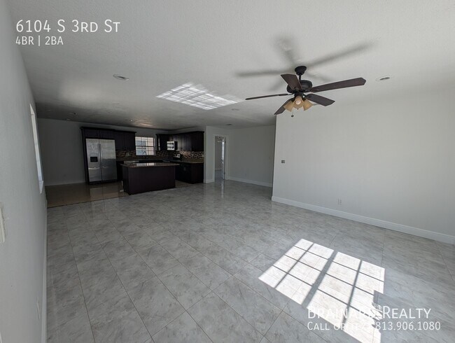 Foto del edificio - 6104 S 3rd St