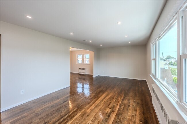 Building Photo - 214 Carman Ave