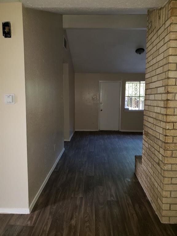Building Photo - 16511 Parkridge Ct