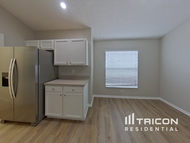 Building Photo - 4081 Lake Bluff Dr