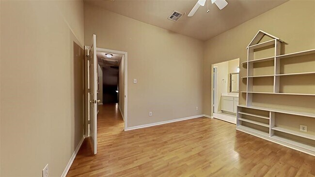 Foto del edificio - 2114 Winding Hollow Dr