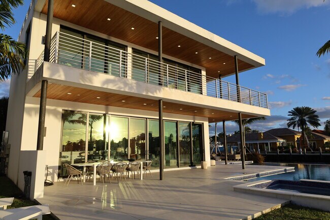 Foto del edificio - 2305 N Riverside Dr