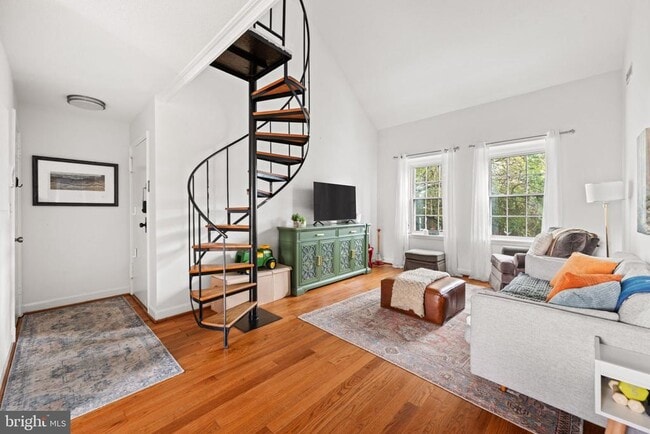 Building Photo - 3050 S Buchanan St