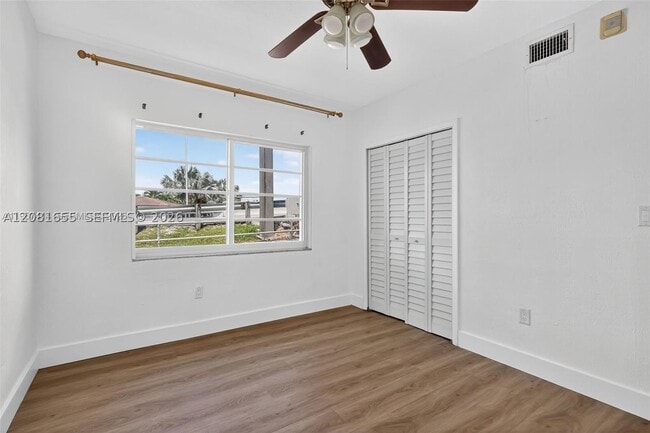 Building Photo - 7207 Bay Dr E
