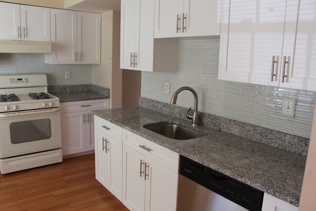 Photo - 3 Level  3 + 3.5 Ba w/2 BRAND NEW BATHROOM... House