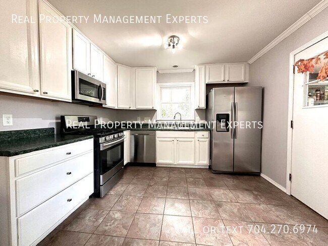 Foto del edificio - 4429 Firwood Ln