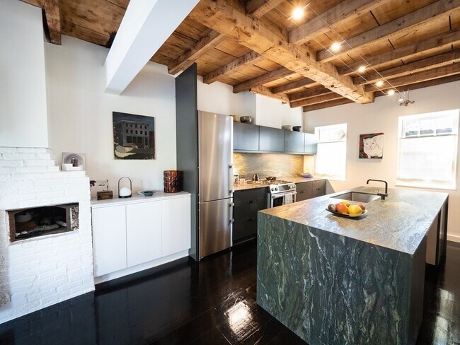 Building Photo - 214 3rd St