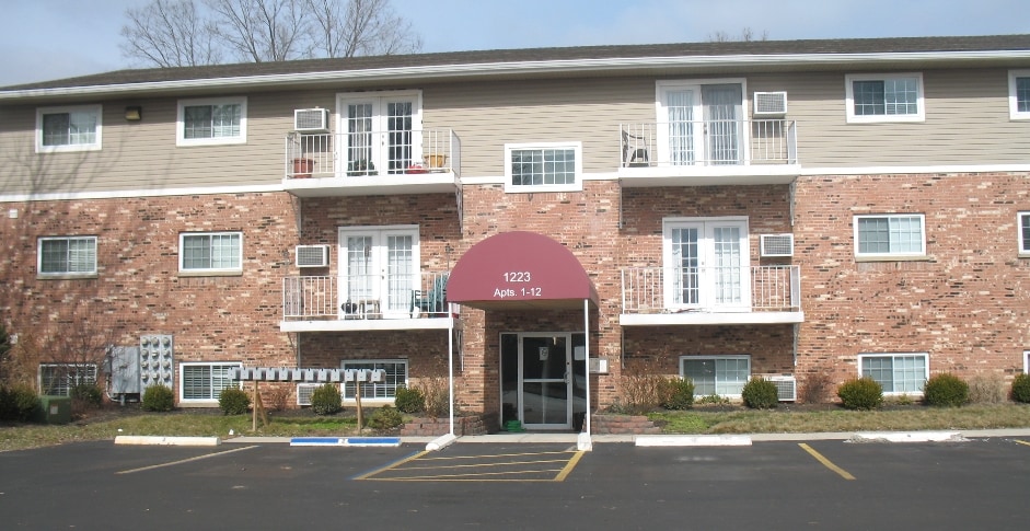 Primary Photo - The Plaza Apartments