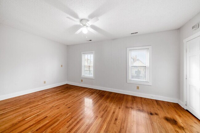 Building Photo - 1378 1/2 Indianola Avenue