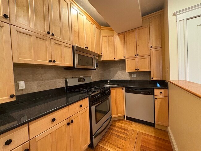 Foto del edificio - 190 Winthrop Rd
