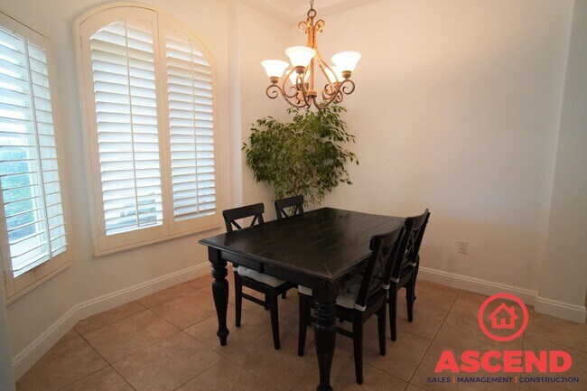 Building Photo - Elegant 3BD/2BA Home with Office Space in Bakersfield's Desirable 93312 — HOA Community, Gardener...