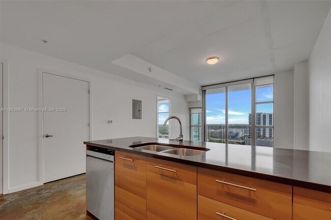 Foto del edificio - 3301 NE 1st Ave