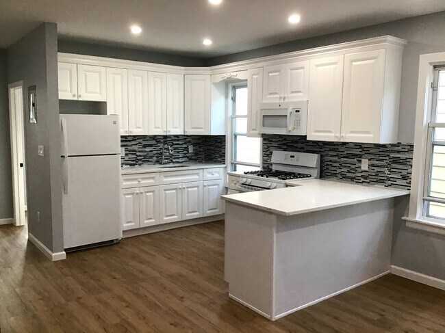 Foto del edificio - 676 E 39th St